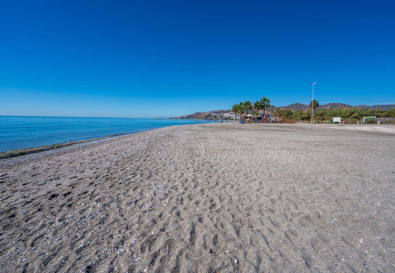 Apartment in Nerja - Stella Maris Nerja Beachfront Apartment, Sea View 