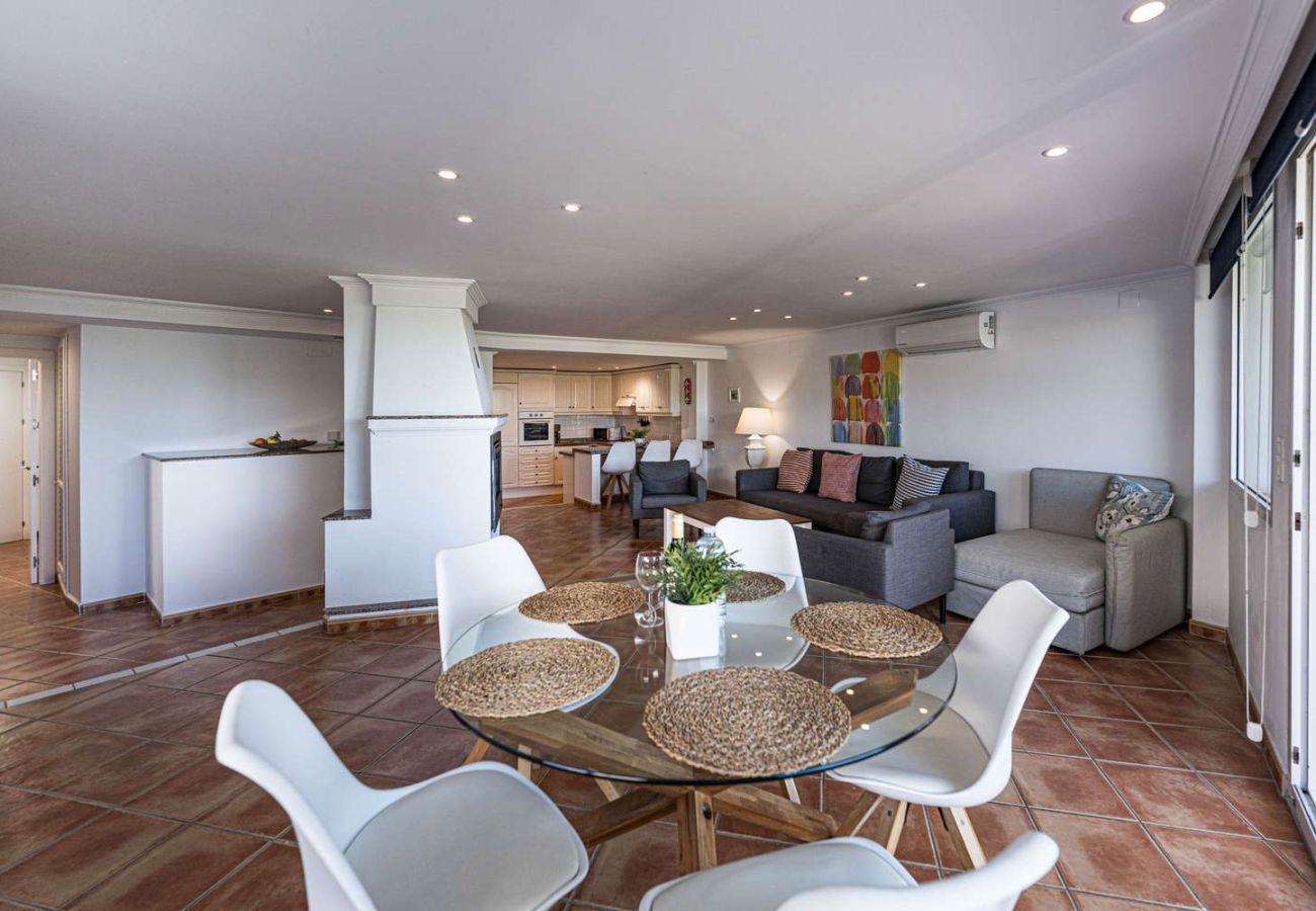 Apartment in Nerja - Stella Maris Nerja Beachfront Apartment, Sea View 