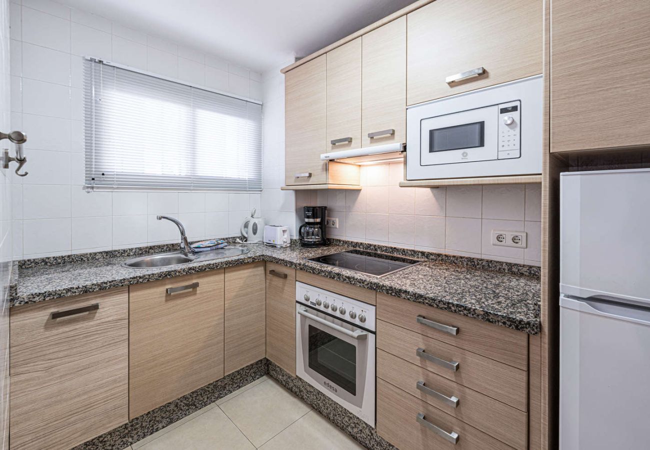 ppliances and kitchen worktop in the flat in Nerja