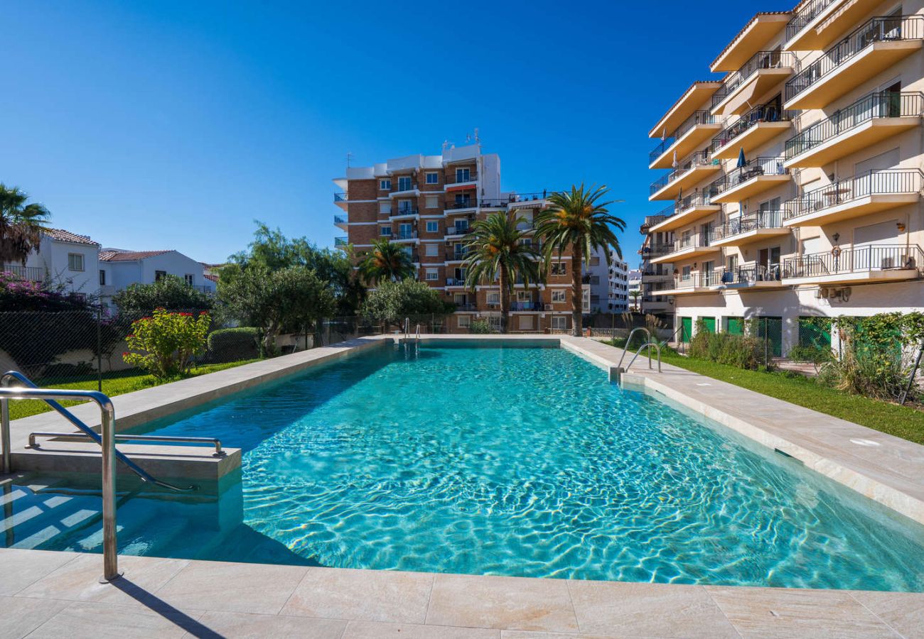 Communal swimming pool with gardens for holiday rental in Casasol