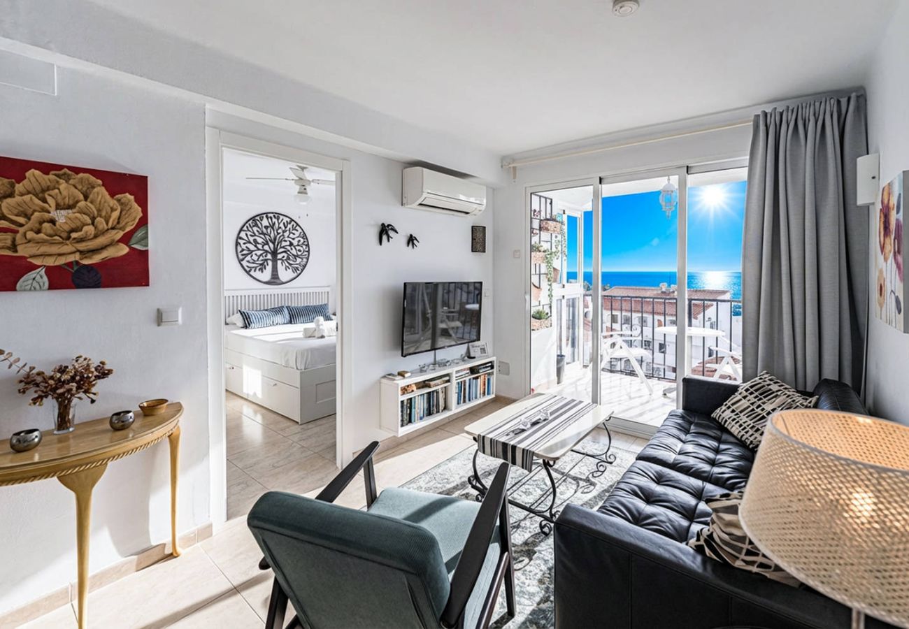 Miami 5 holiday apartment with communal pool in Nerja