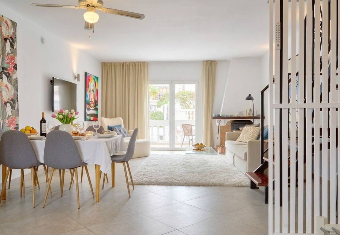 Terraced House in Nerja - Casa Lavanda – Holiday Home in Nerja with Sea Views and Pool