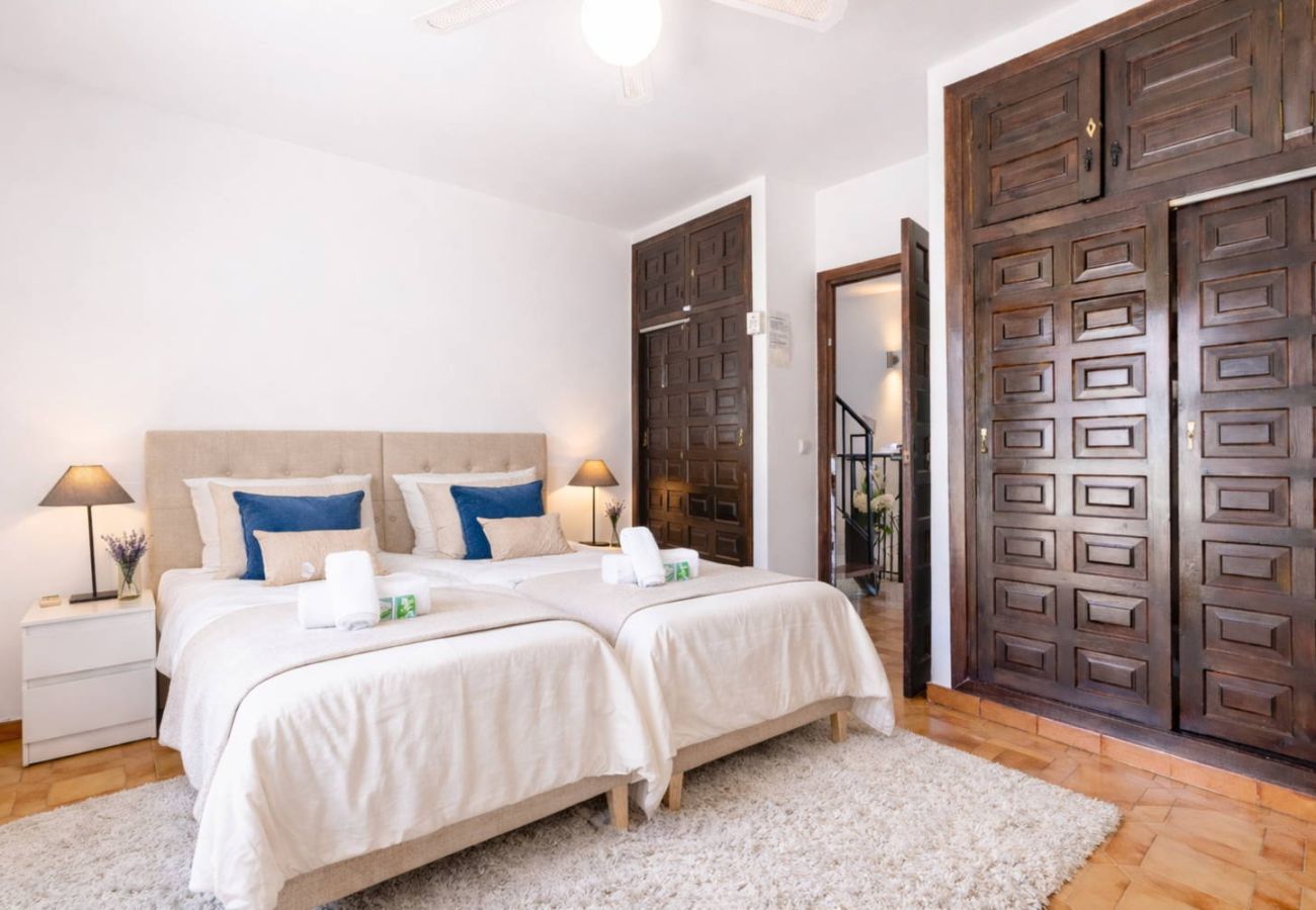 Terraced House in Nerja - Casa Lavanda – Holiday Home in Nerja with Sea Views and Pool