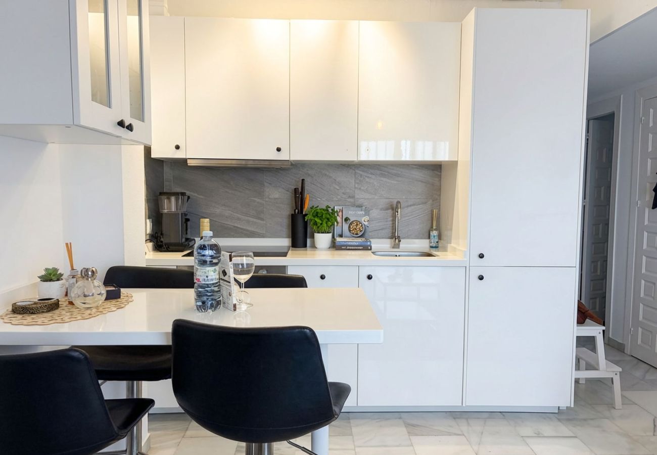 Apartment in Nerja - Casa Monica Apartment in Verano Azul: Sea Views and Rooftop Solarium