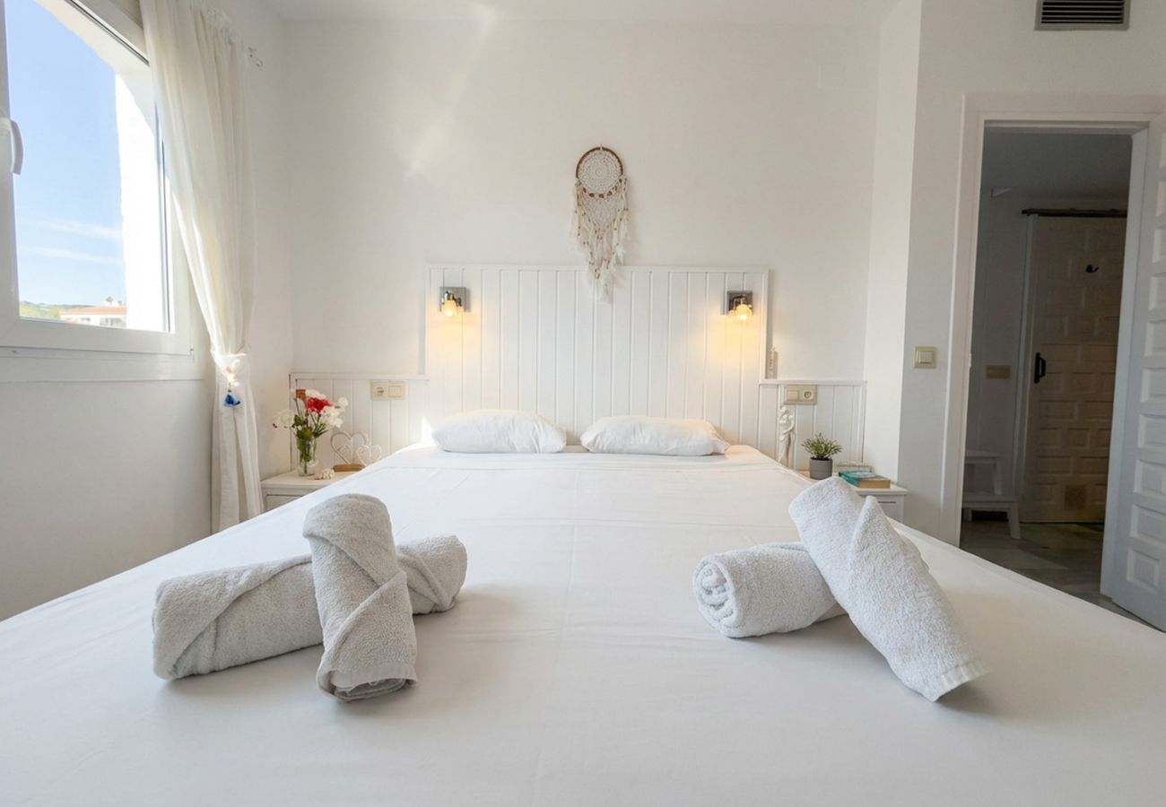 Apartment in Nerja - Casa Monica Apartment in Verano Azul: Sea Views and Rooftop Solarium