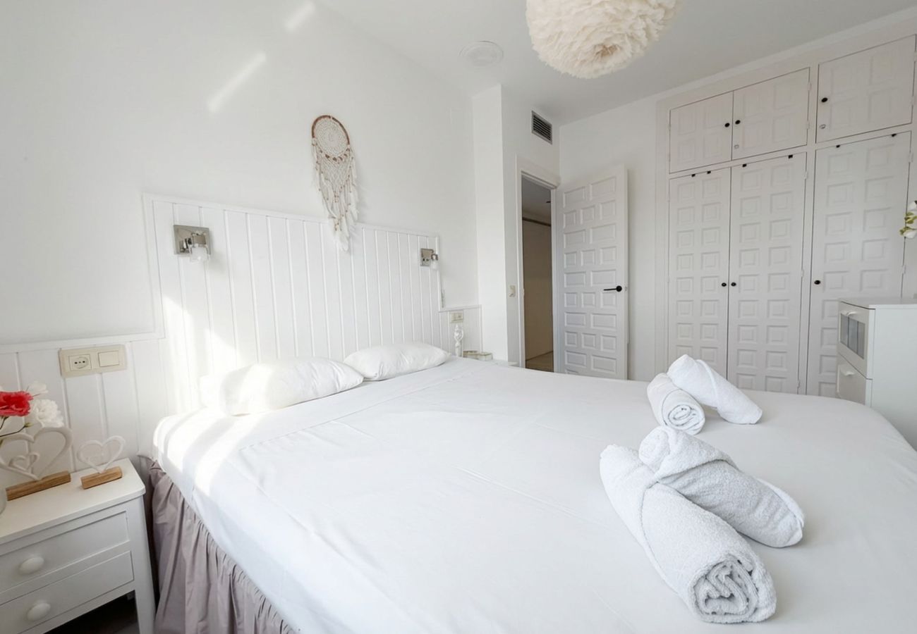 Apartment in Nerja - Casa Monica Apartment in Verano Azul: Sea Views and Rooftop Solarium