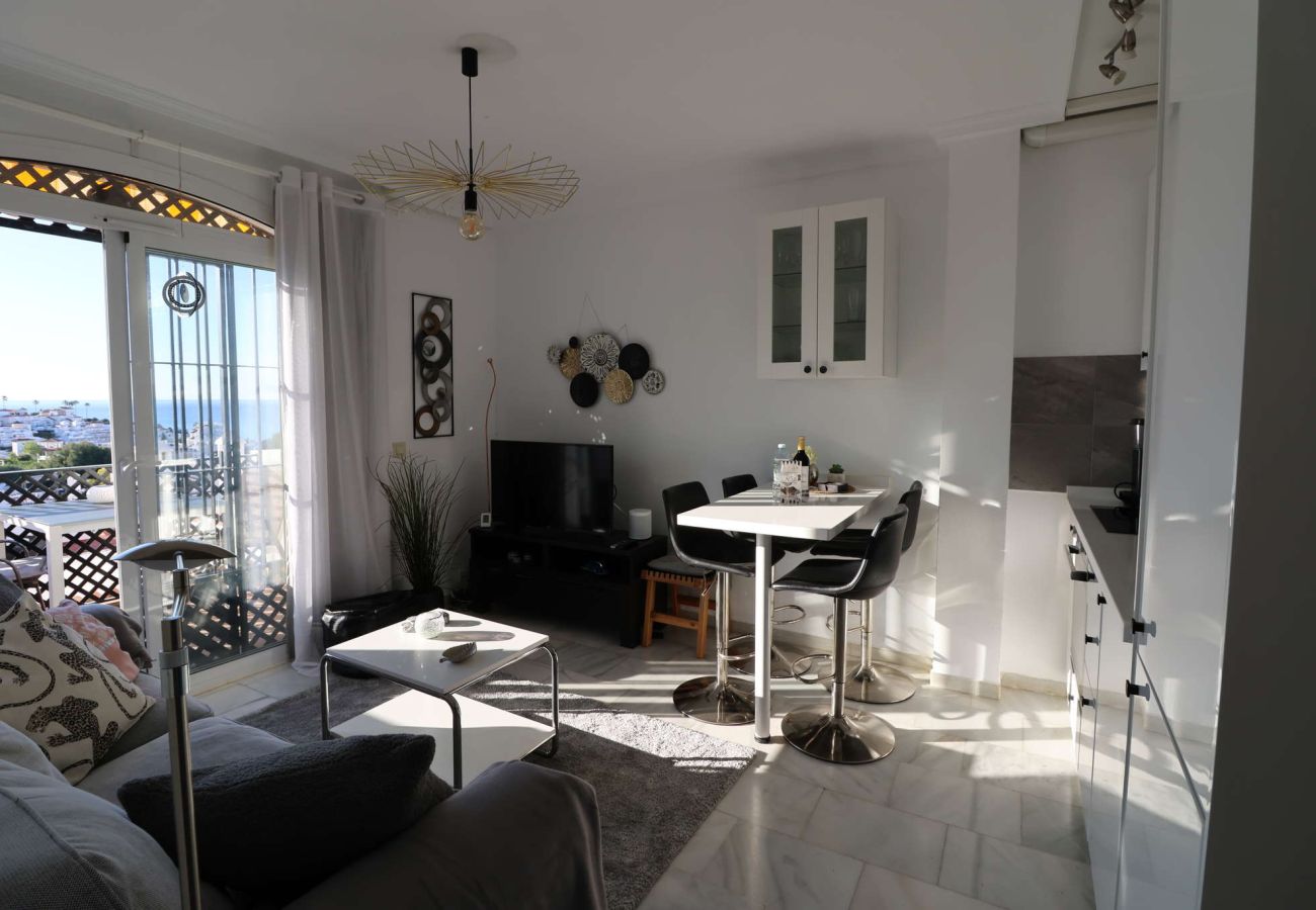 Apartment in Nerja - Casa Monica Apartment in Verano Azul: Sea Views and Rooftop Solarium