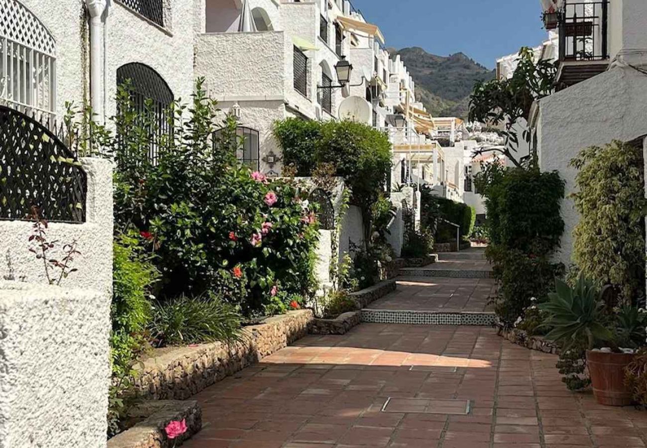 Apartment in Nerja - Casa Monica Apartment in Verano Azul: Sea Views and Rooftop Solarium