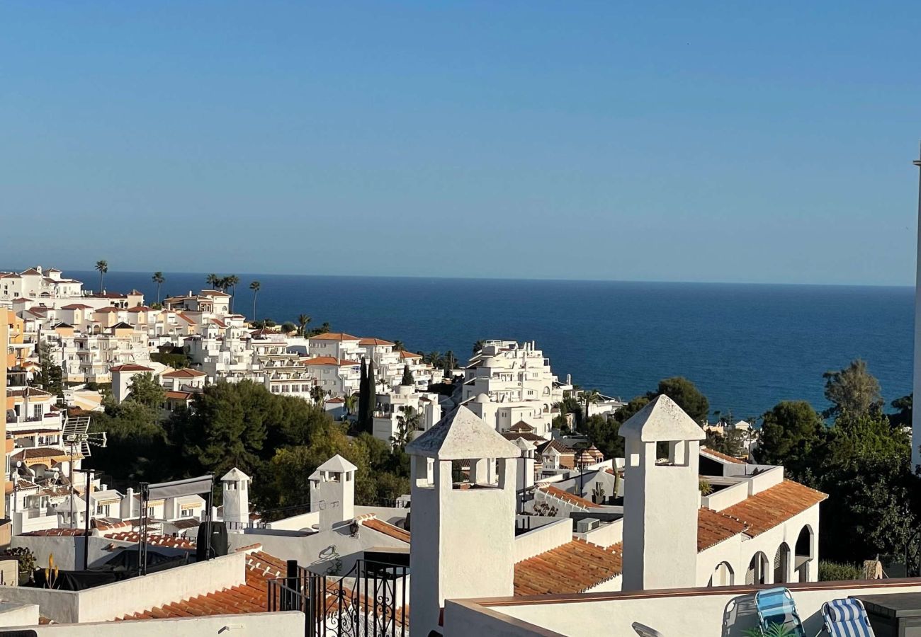 Apartment in Nerja - Casa Monica Apartment in Verano Azul: Sea Views and Rooftop Solarium