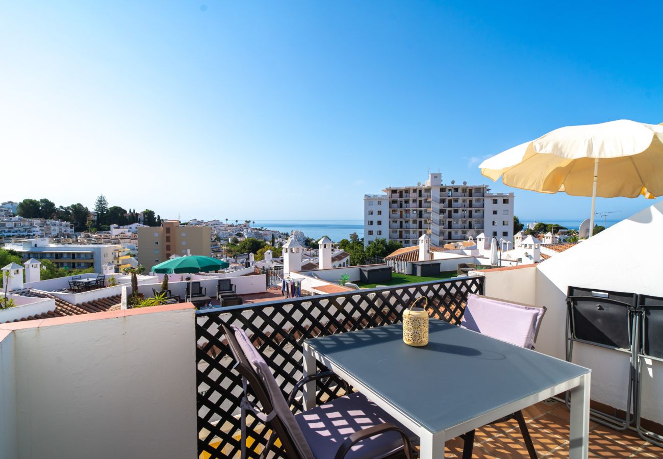 Apartment in Nerja - Casa Monica Apartment in Verano Azul: Sea Views and Rooftop Solarium