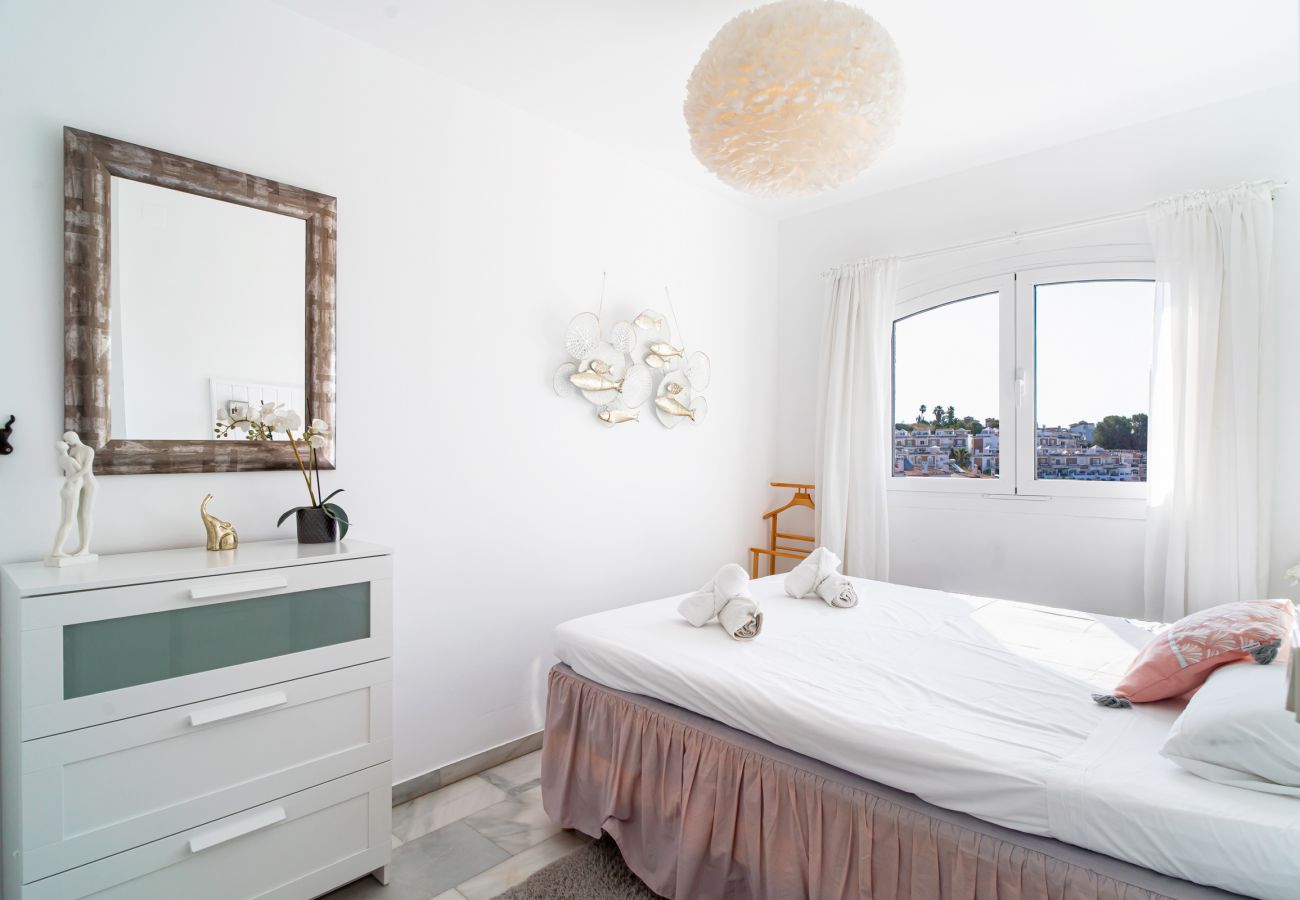 Apartment in Nerja - Casa Monica Apartment in Verano Azul: Sea Views and Rooftop Solarium