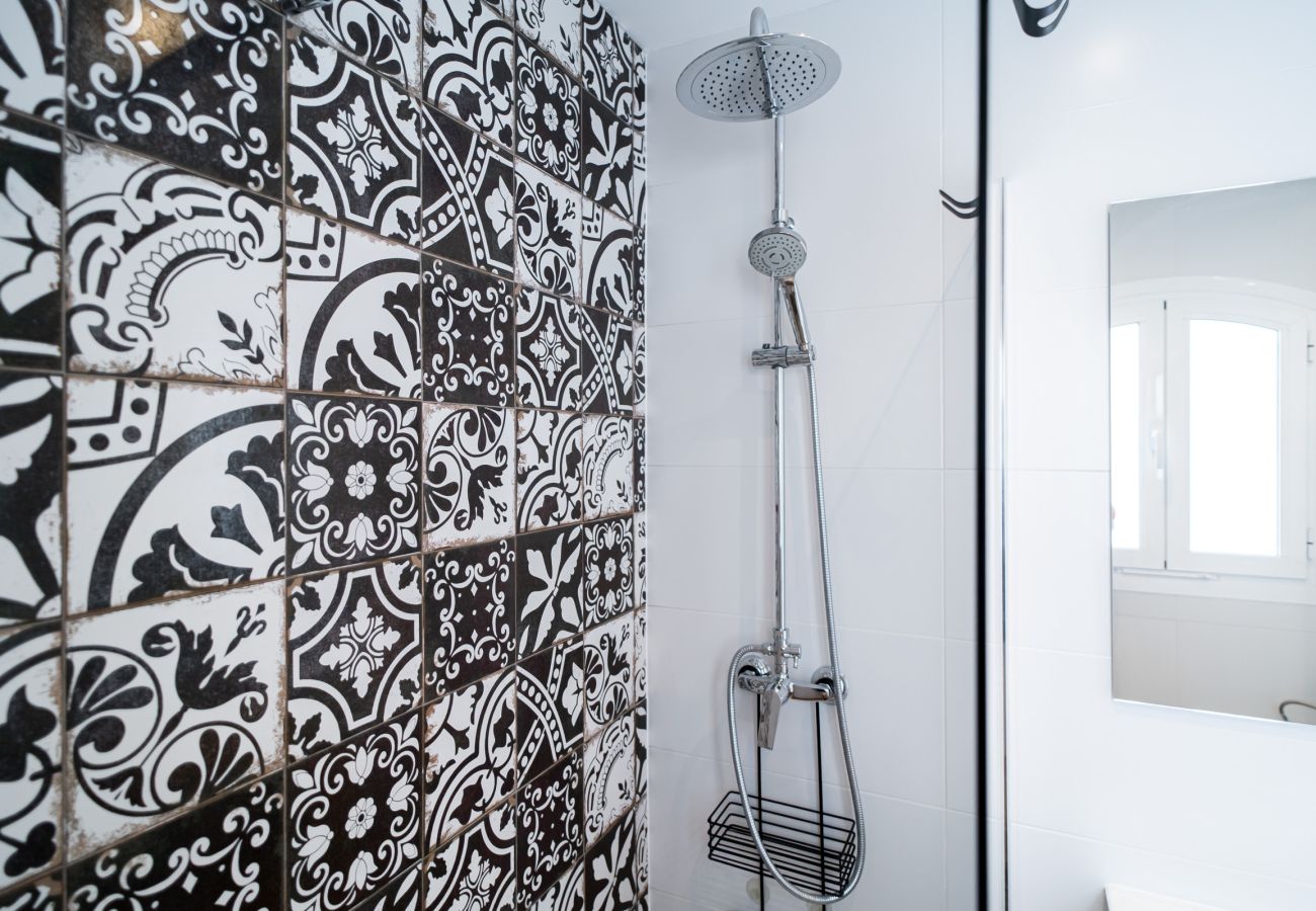 Apartment in Nerja - Casa Monica Apartment in Verano Azul: Sea Views and Rooftop Solarium
