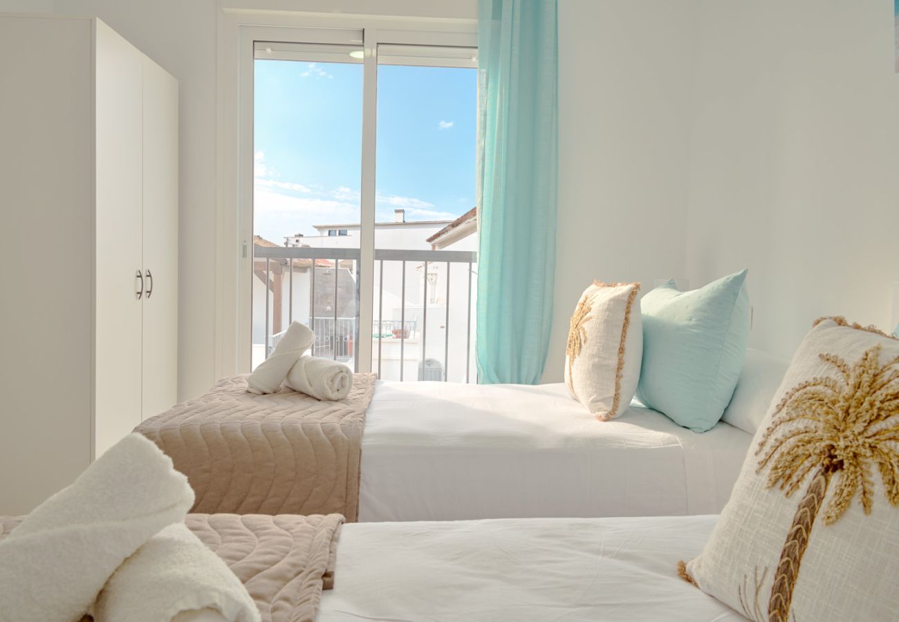 Apartment in Nerja - Tucuman 3 Los Huertos Nerja: Sunny Apartment