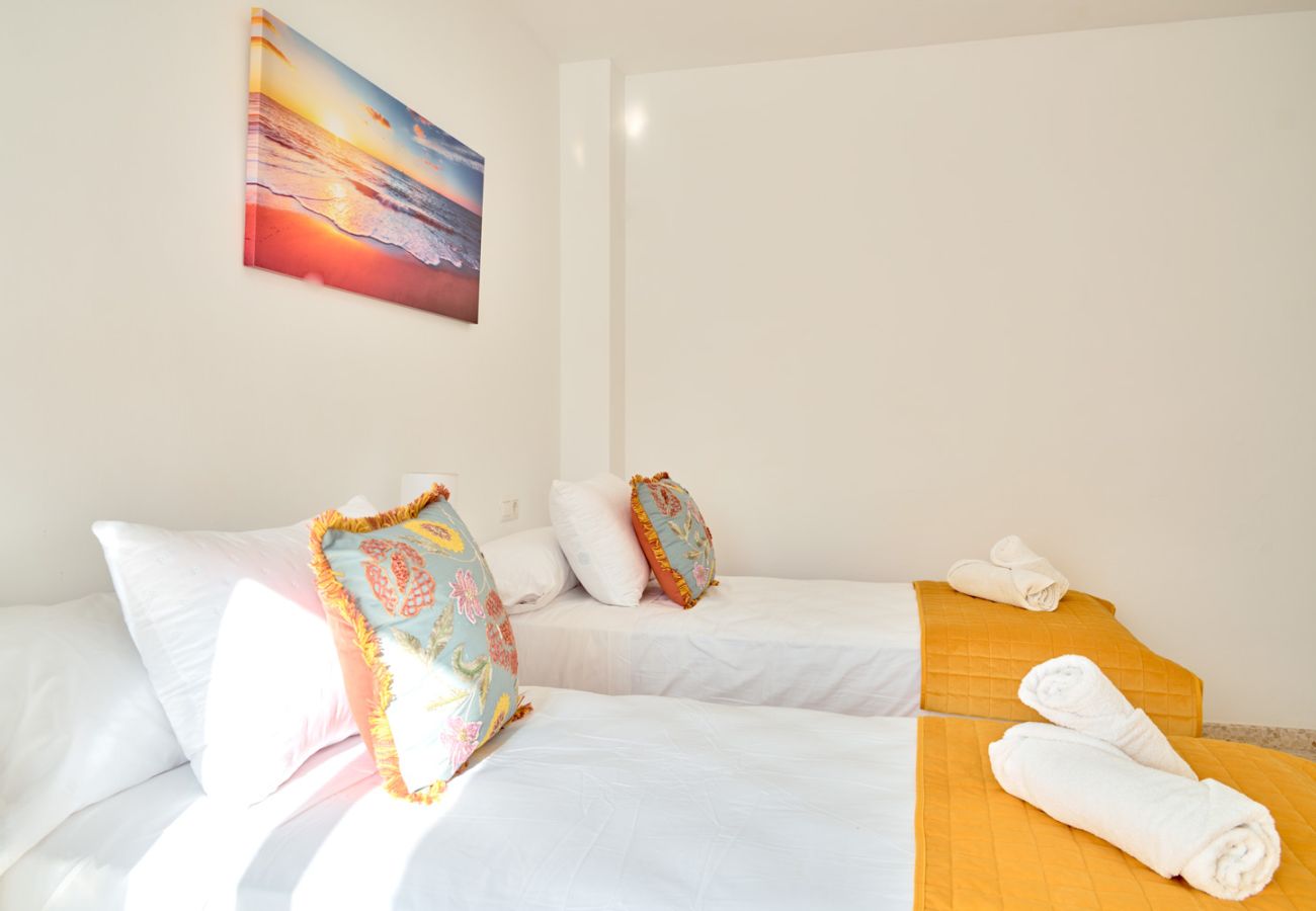 Apartment in Nerja - Tucuman 3 Los Huertos Nerja: Sunny Apartment