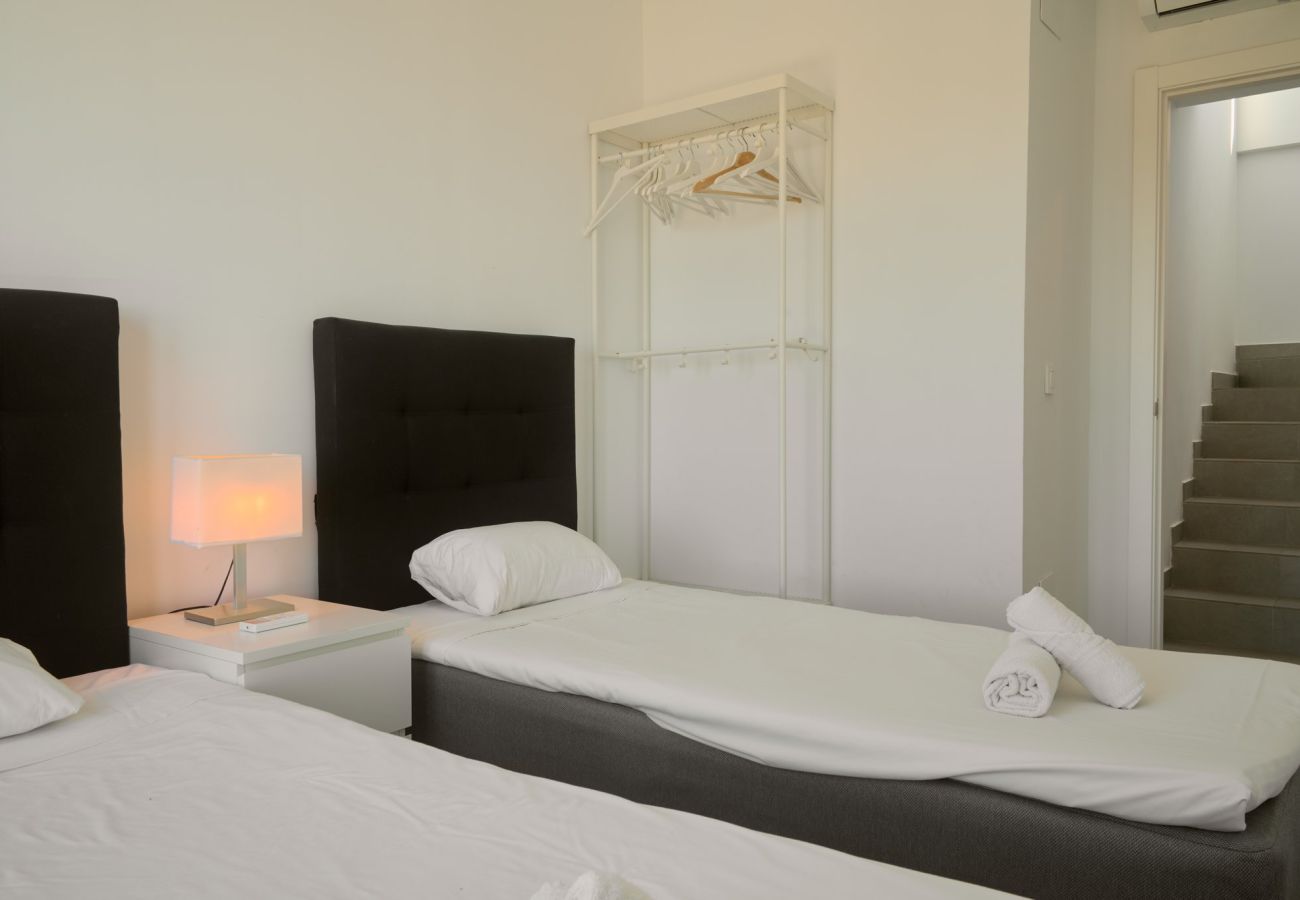 Apartment in Nerja - Penthouse Balcón del Mar D4: 3 Terraces & Heated Pool