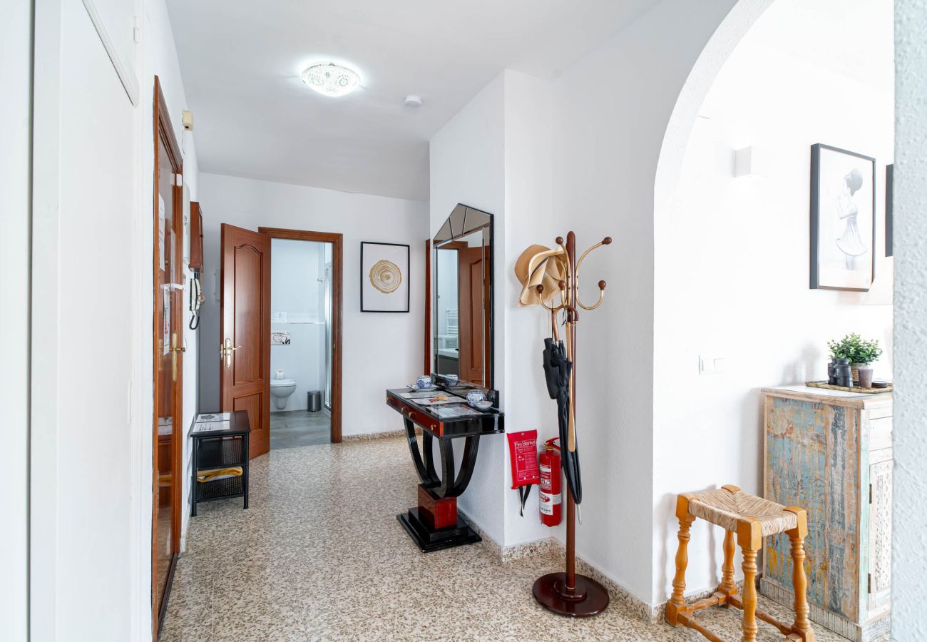 Apartment in Nerja - Albaida II 2B: South-Facing Apartment with Sea Views, Playa Torrecilla Nerja