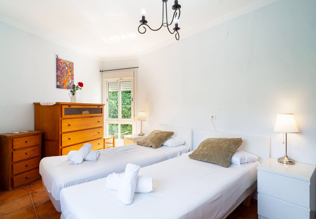 Apartment in Nerja - Tahiti 2 7: Family Apartment for 4 People in Playa Burriana, Nerja