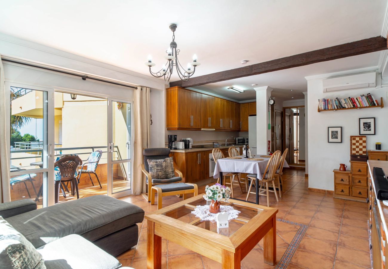 Apartment in Nerja - Tahiti 2 7: Family Apartment for 4 People in Playa Burriana, Nerja