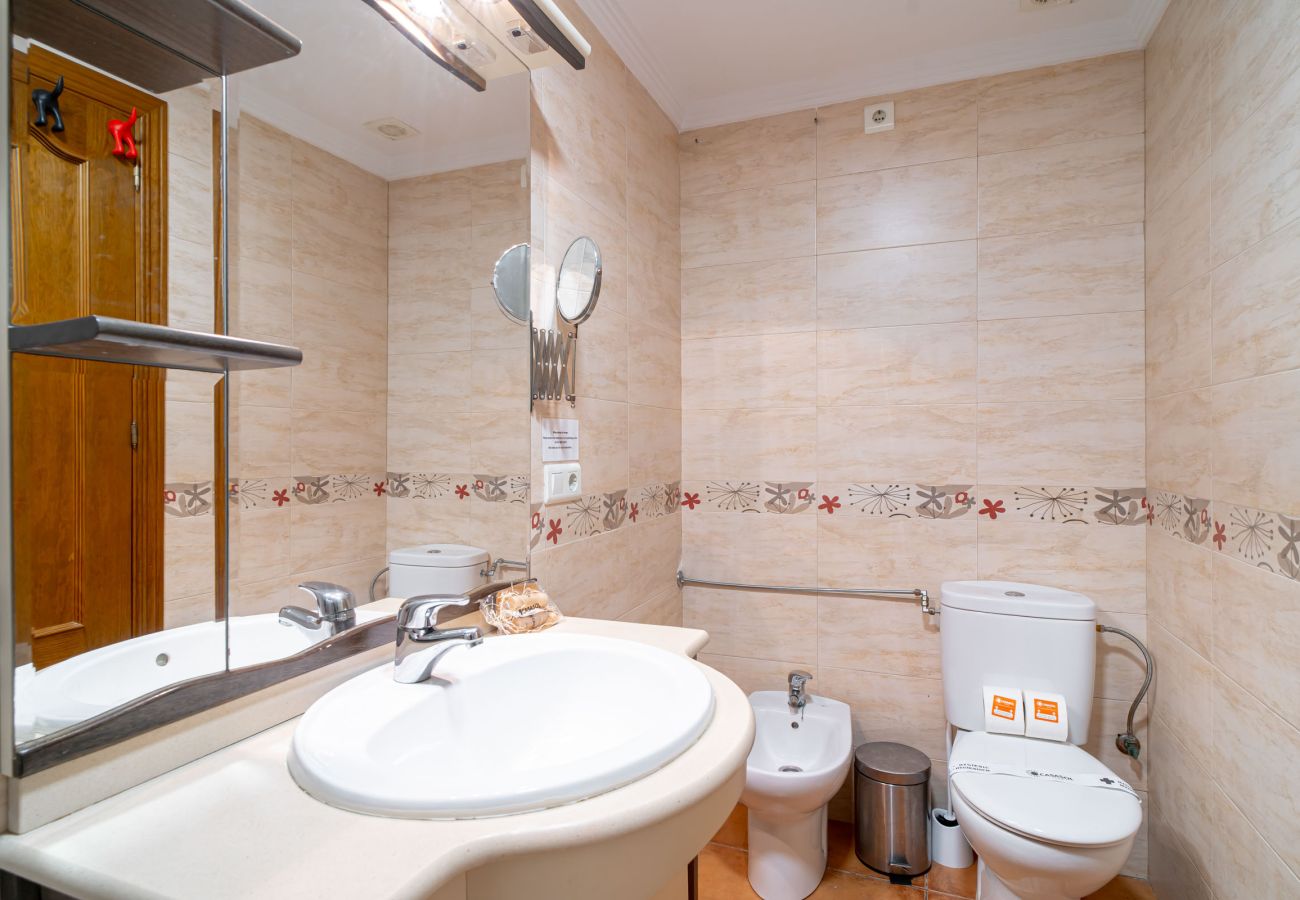 Apartment in Nerja - Tahiti 2 7: Family Apartment for 4 People in Playa Burriana, Nerja