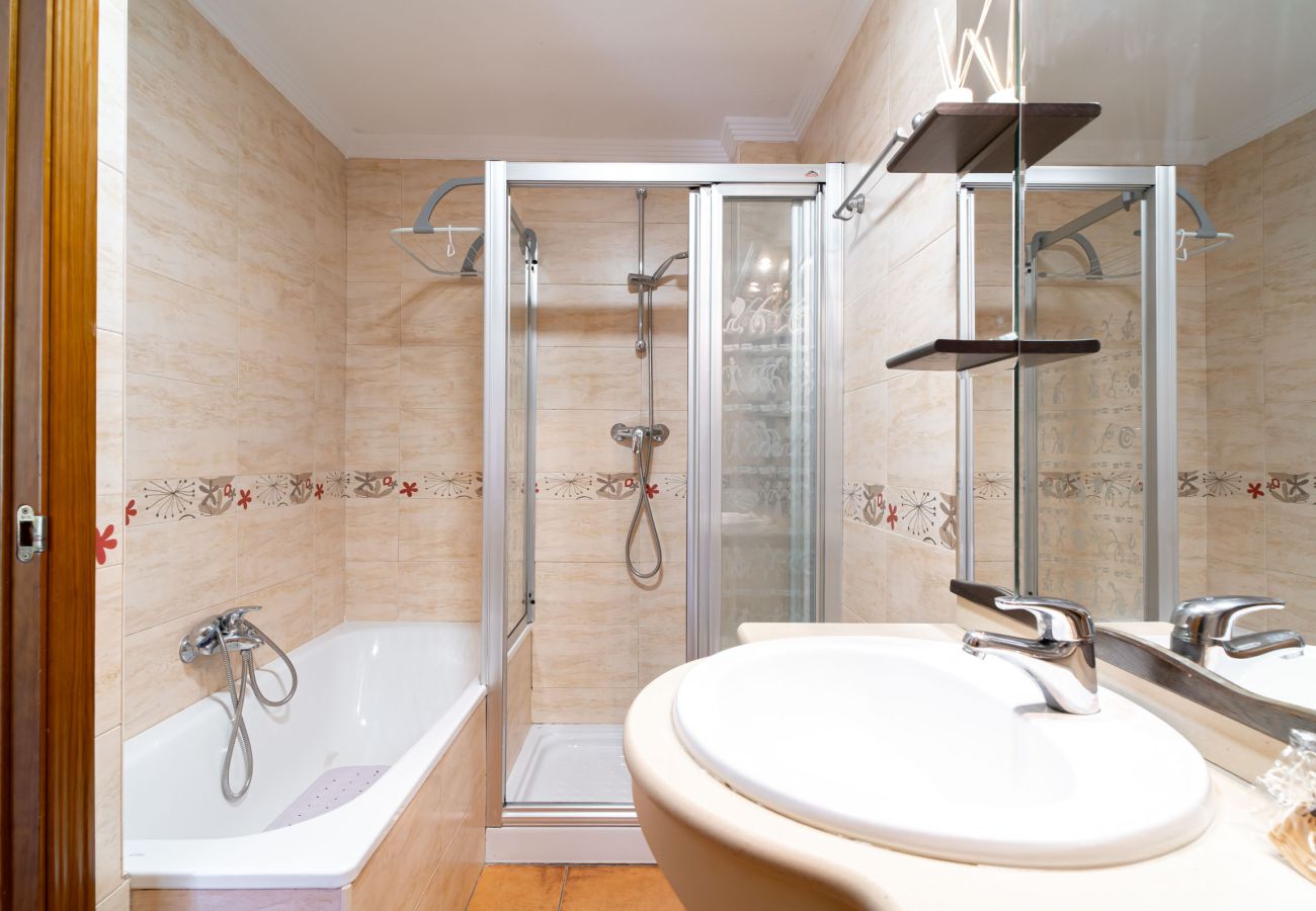 Apartment in Nerja - Tahiti 2 7: Family Apartment for 4 People in Playa Burriana, Nerja