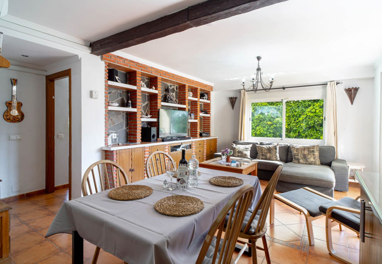 Apartment in Nerja - Tahiti 2 7: Family Apartment for 4 People in Playa Burriana, Nerja