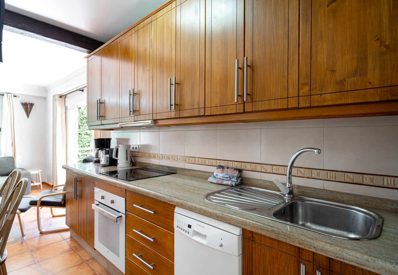 Apartment in Nerja - Tahiti 2 7: Family Apartment for 4 People in Playa Burriana, Nerja