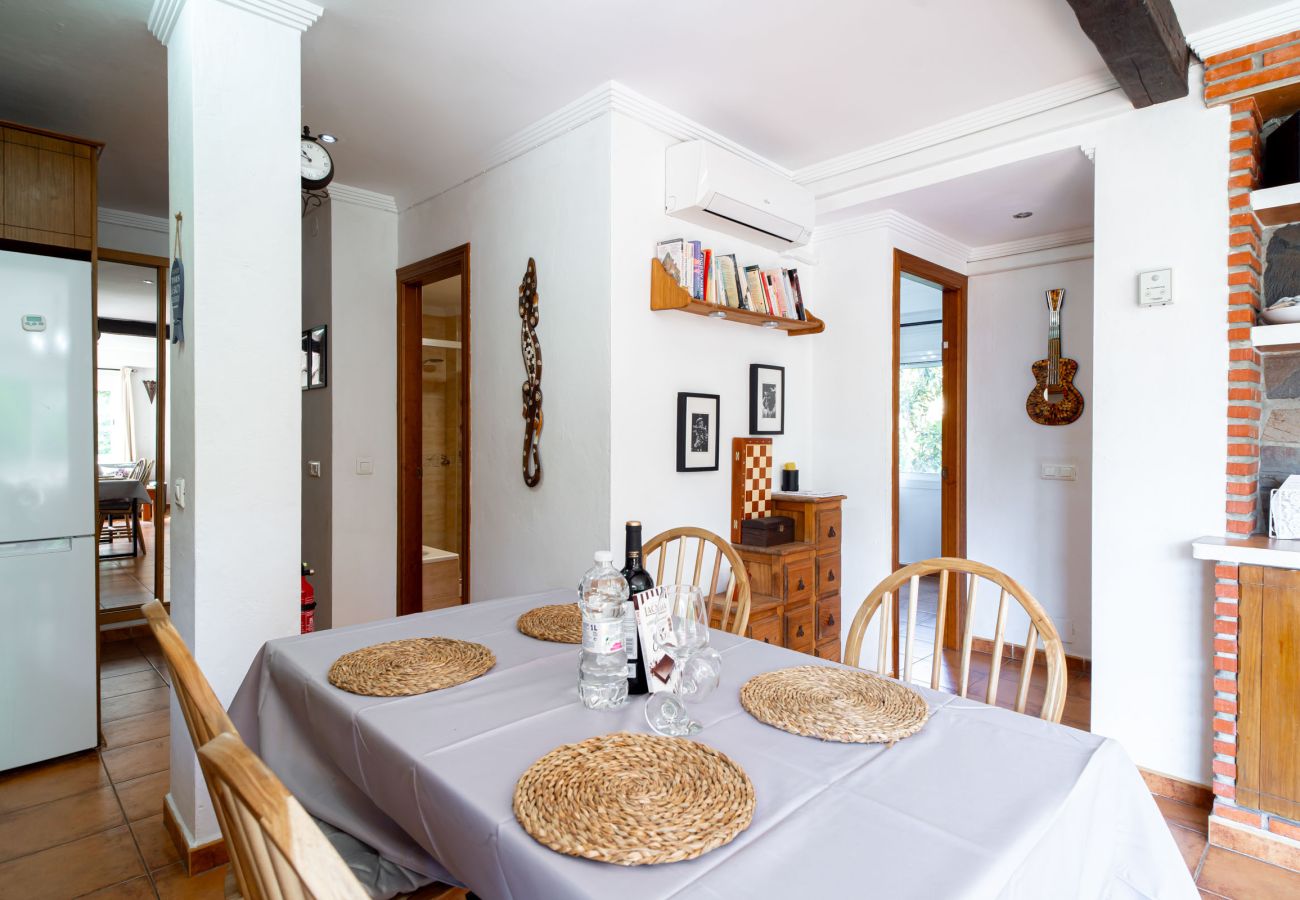 Apartment in Nerja - Tahiti 2 7: Family Apartment for 4 People in Playa Burriana, Nerja