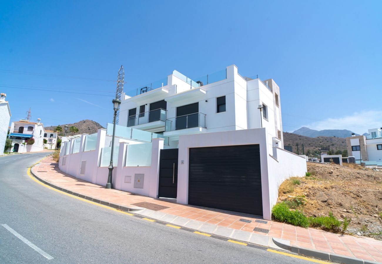 Villa in Nerja - Casa Mezcal – Villa for 4 people with a private swimming pool and hot tub in Nerja