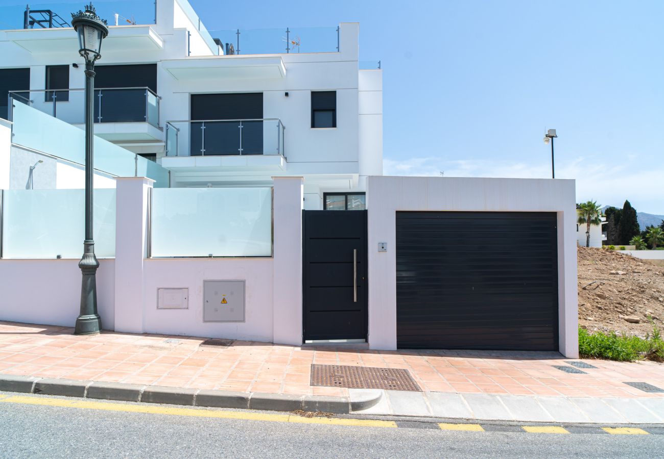 Villa in Nerja - Casa Mezcal – Villa for 4 people with a private swimming pool and hot tub in Nerja