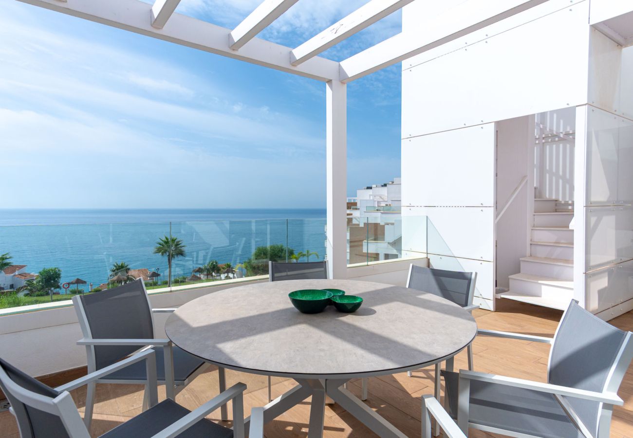 Private terrace with sea views in a penthouse in Isea Calaceite, near Nerja