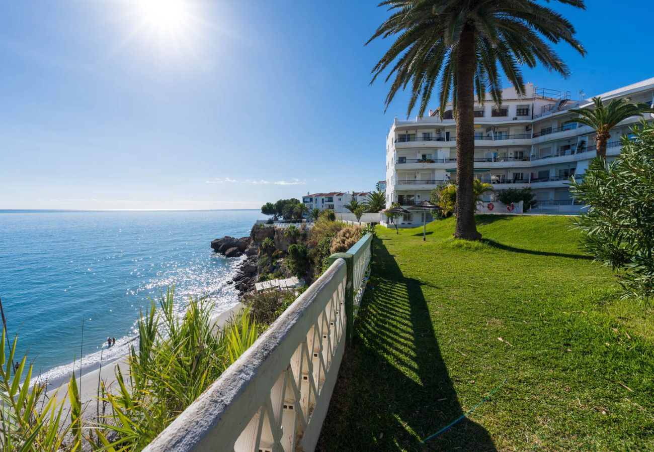 Strand nära lägenheten Acapulco Playa 302 i centrala Nerja