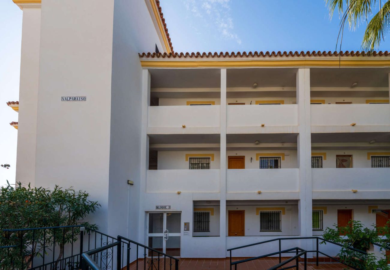 Lägenhet i Nerja - Lägenhet Valparaiso 1B vid Burriana Beach med pool och 2 badrum