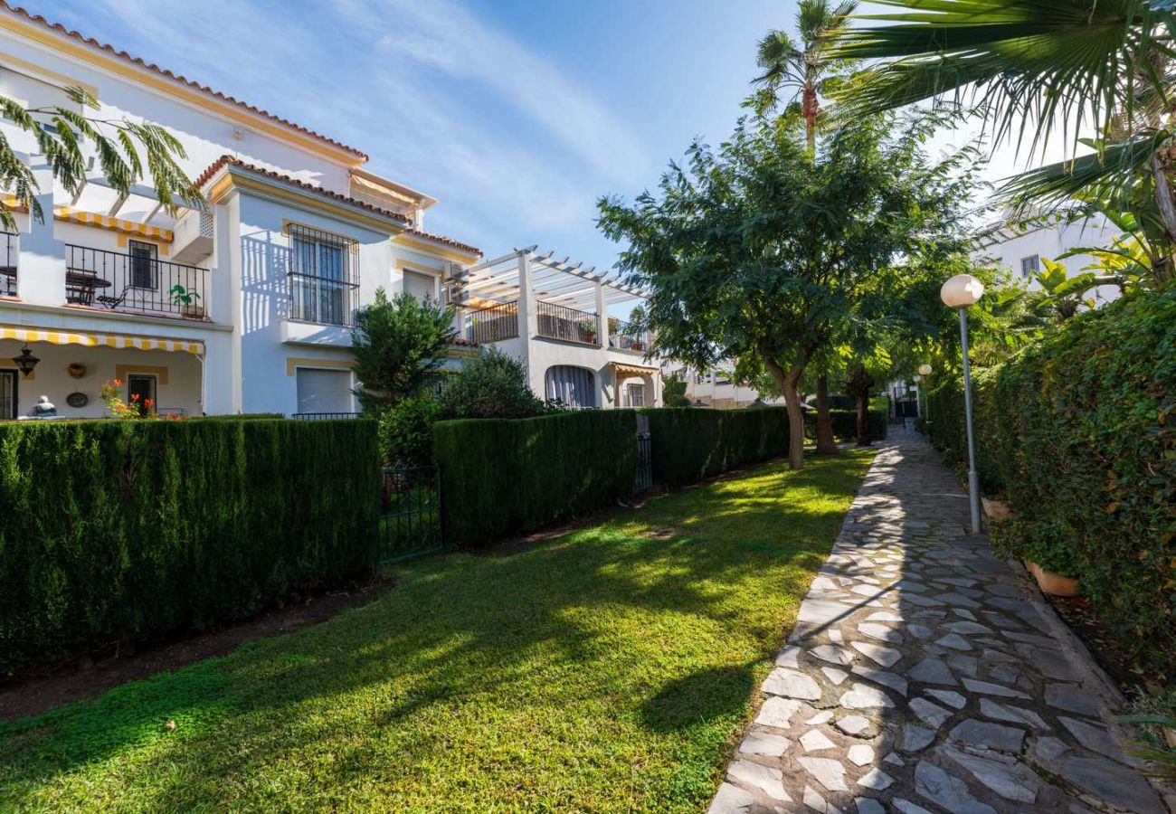 Lägenhet i Nerja - Lägenhet Valparaiso 1B vid Burriana Beach med pool och 2 badrum