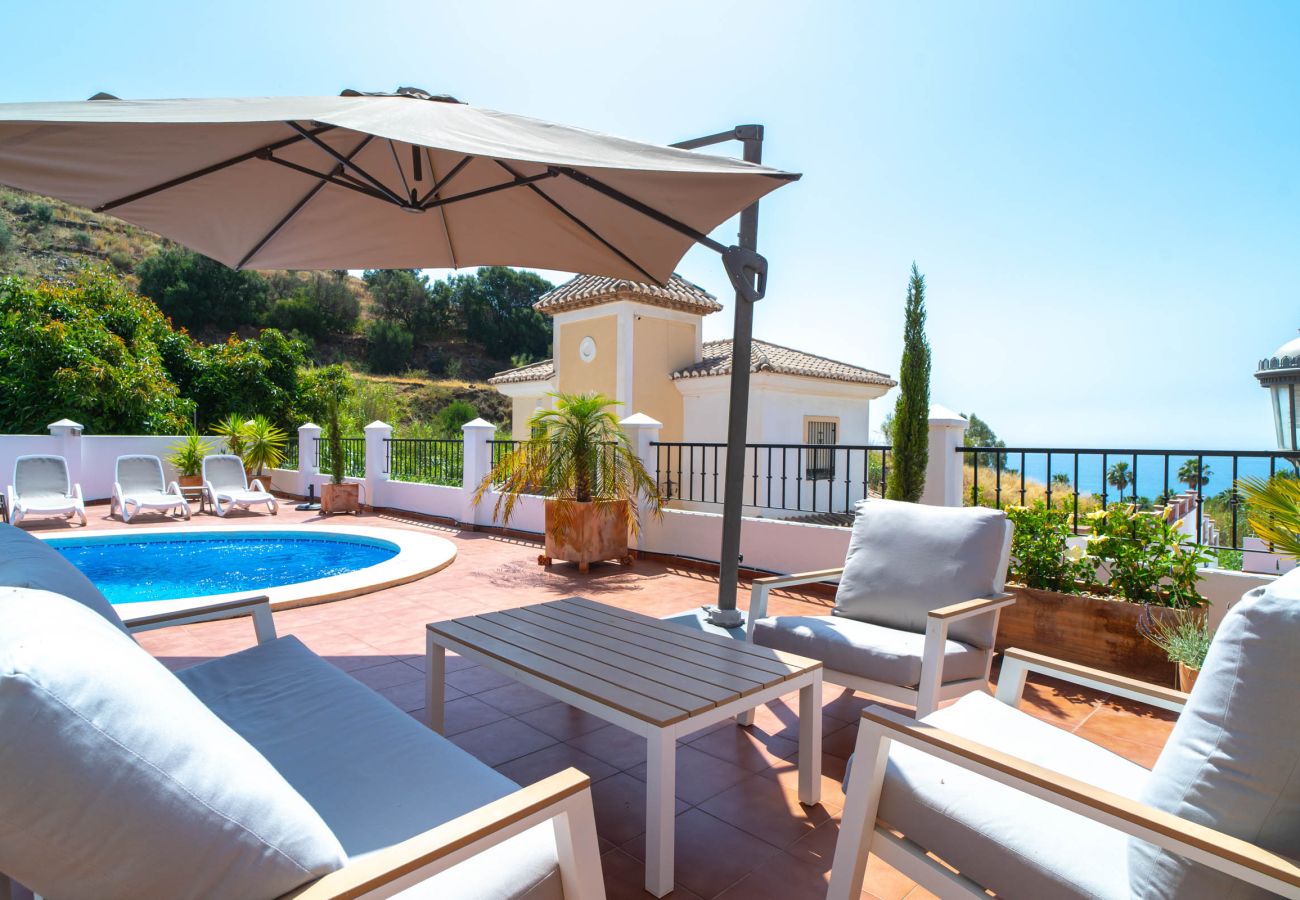 Villa i Torrox Costa - Villa Calidum: Villa med Privat Pool i Nerja