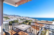 Lägenhet i Nerja - Miami 18 Seaview by Casasol Terraza con vistas al mar y montaña en Edificio Miami Nerja