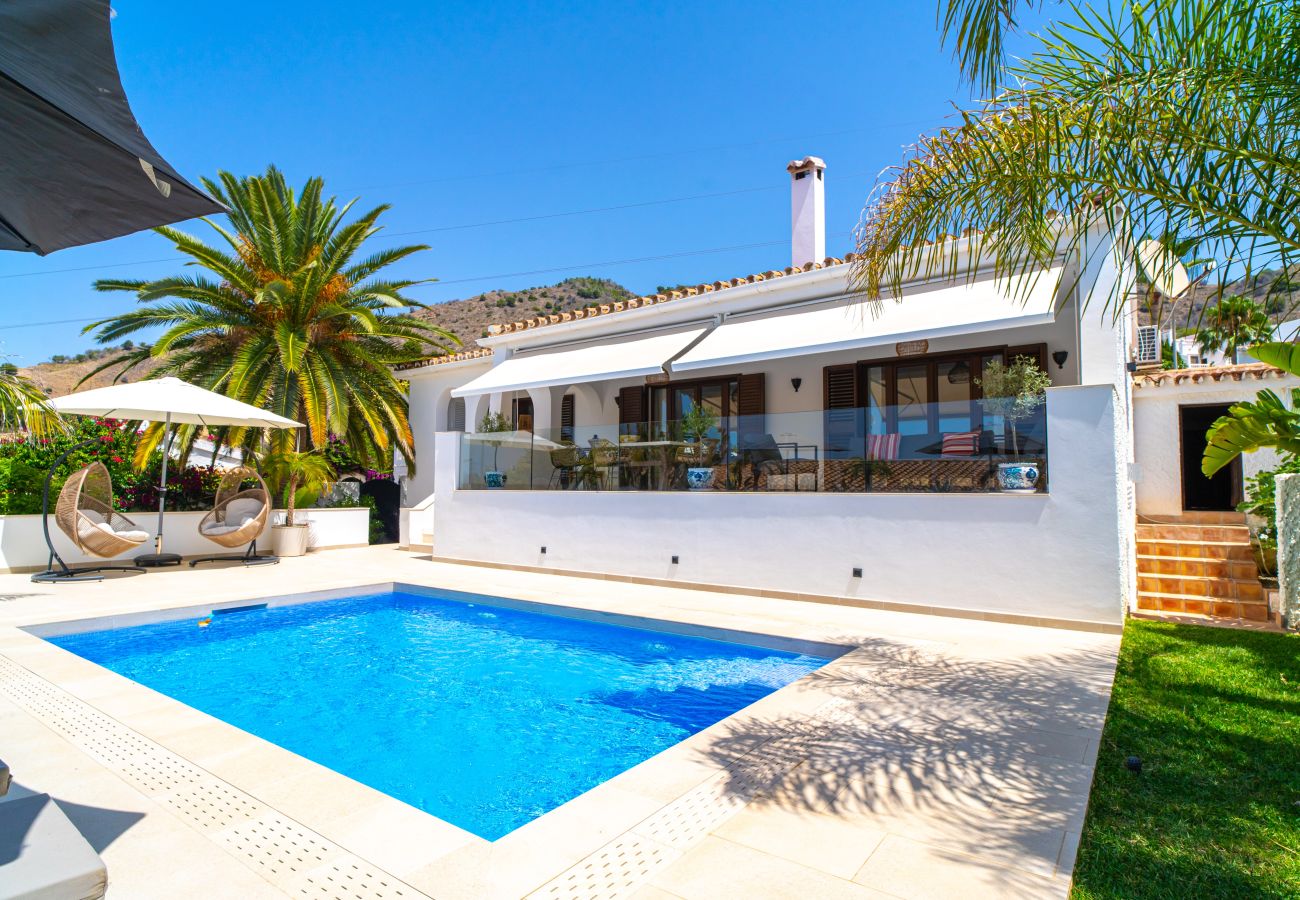 Villa i Nerja - Villa Grand Pool Terrace by Casasol
