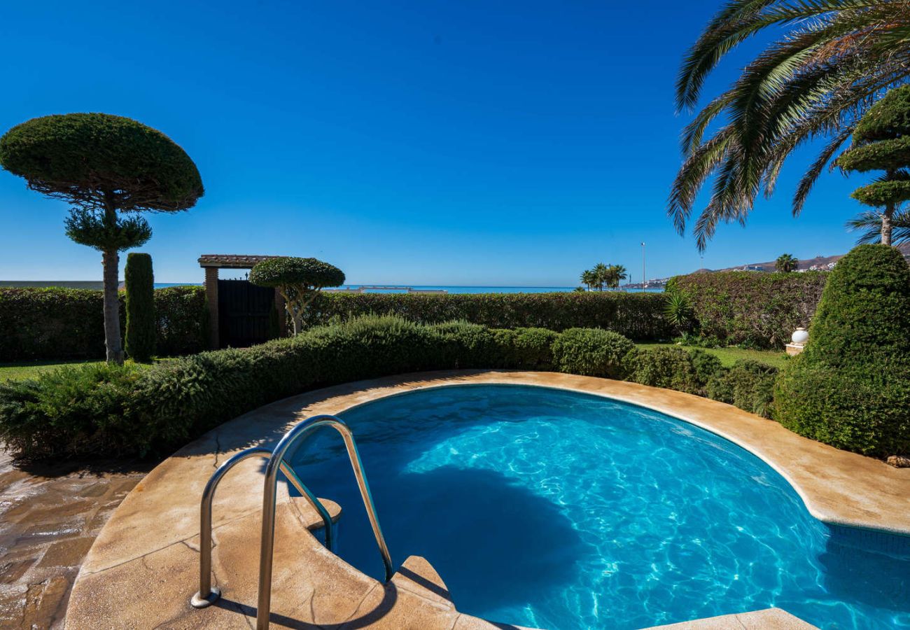 Lägenhet i Nerja - Stella Maris Nerja Beachfront Apartment, Sea View 