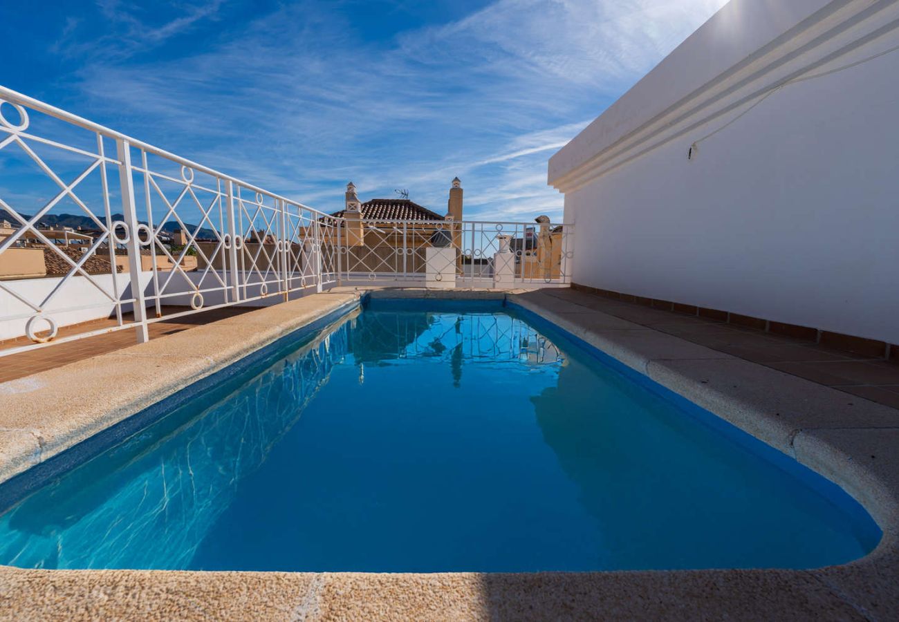 Lägenhet i Nerja - Torrecilla Urban Beach Nerja: Modern Lägenhet med Takpool
