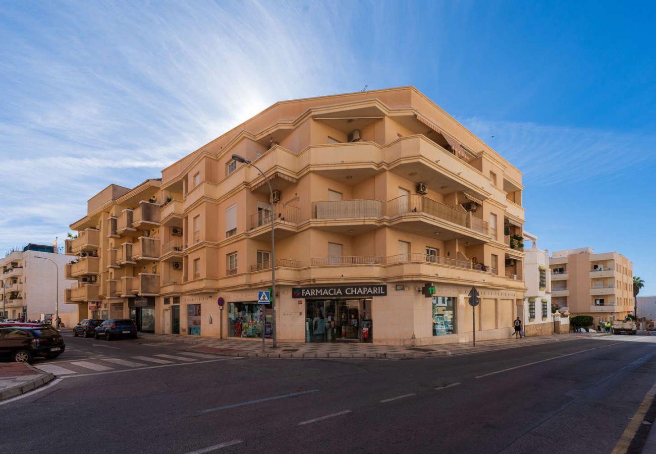 Lägenhet i Nerja - Torrecilla Urban Beach Nerja: Modern Lägenhet med Takpool