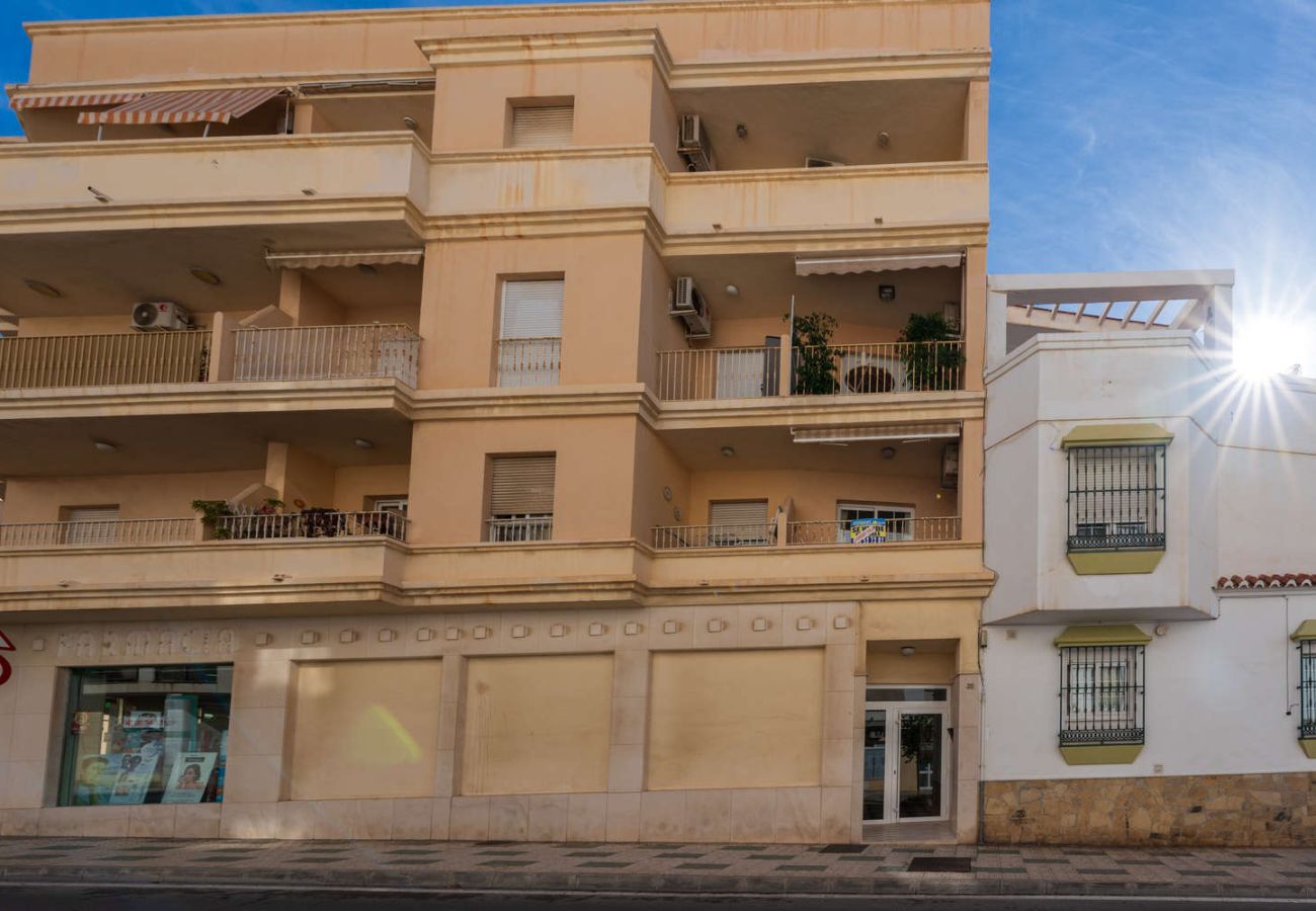 Lägenhet i Nerja - Torrecilla Urban Beach Nerja: Modern Lägenhet med Takpool