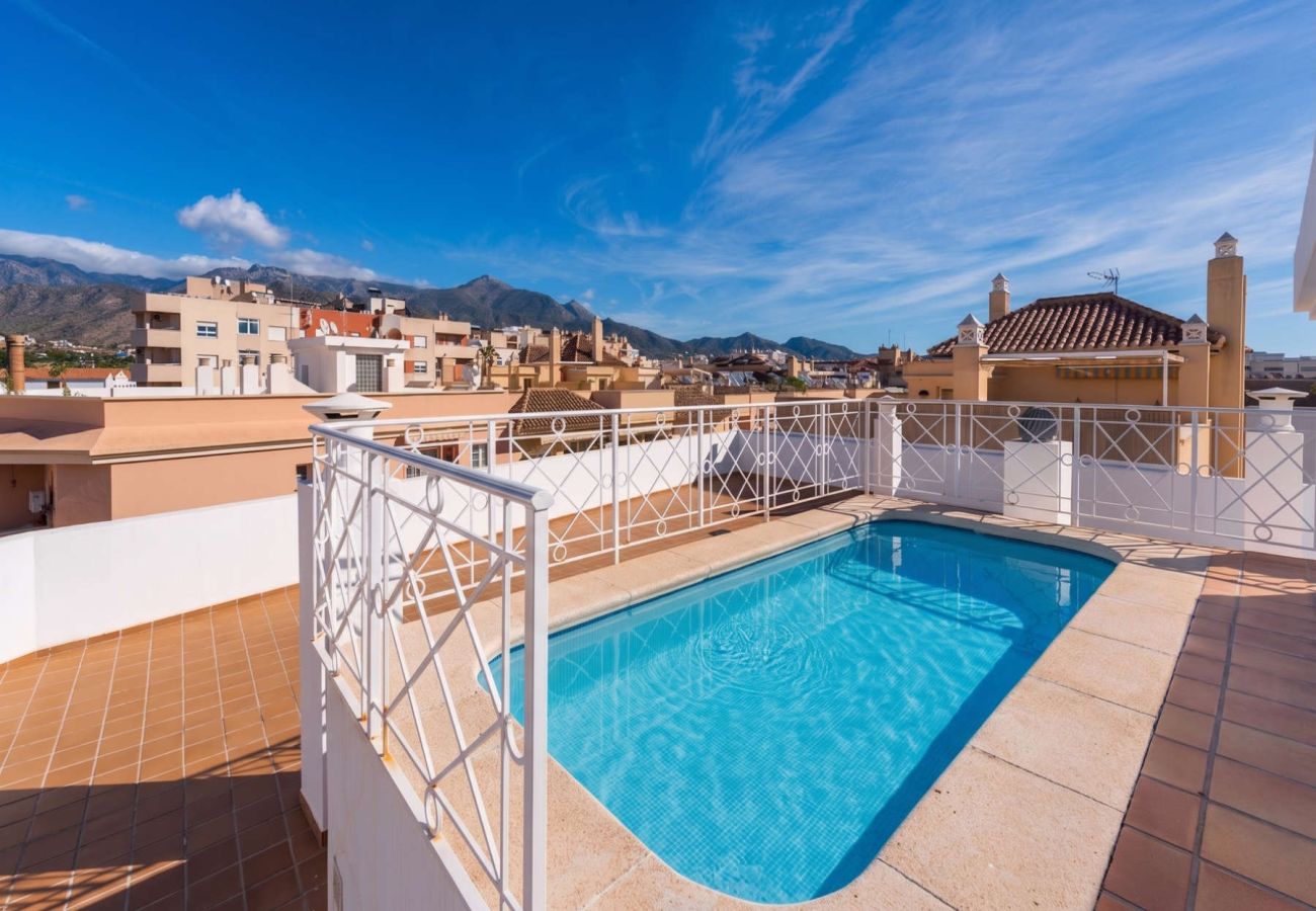 Lägenhet i Nerja - Torrecilla Urban Beach Nerja: Modern Lägenhet med Takpool