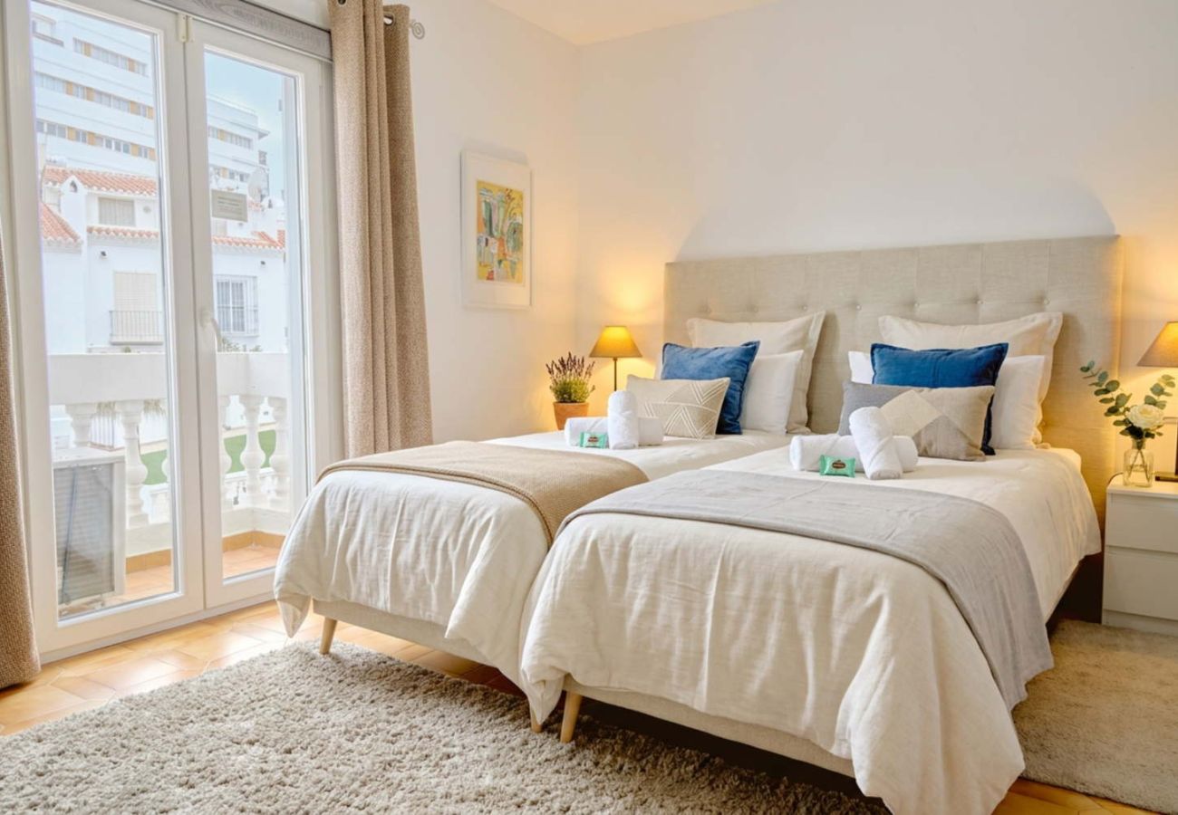 Radhus i Nerja - Casa Lavanda – Semesterhus i Nerja med havsutsikt och pool