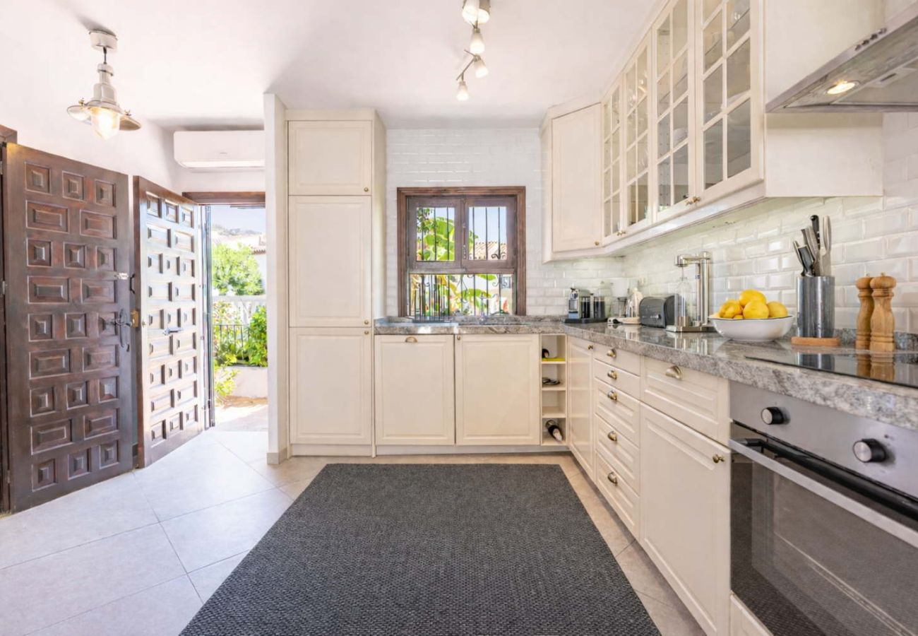 Radhus i Nerja - Casa Lavanda – Semesterhus i Nerja med havsutsikt och pool