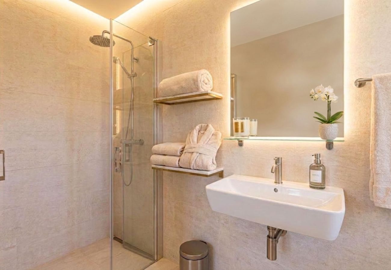 Radhus i Nerja - Casa Lavanda – Semesterhus i Nerja med havsutsikt och pool