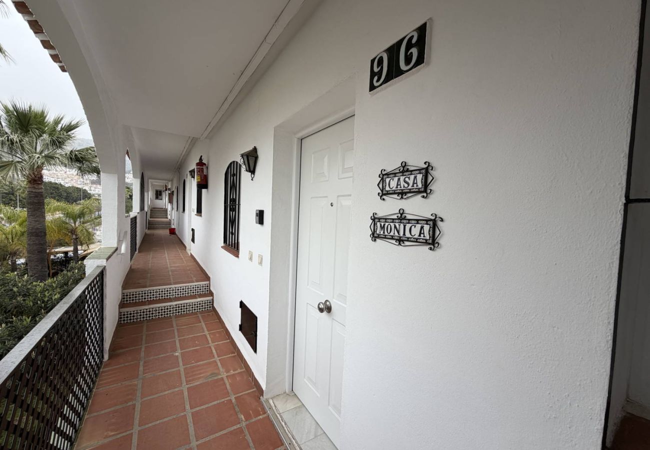 Lägenhet i Nerja - Lägenhet Casa Monica i Verano Azul: Havsutsikt och Taksolarium