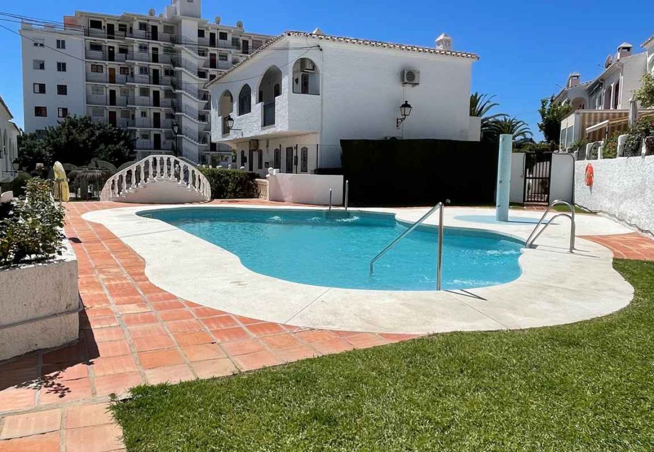 Lägenhet i Nerja - Lägenhet Casa Monica i Verano Azul: Havsutsikt och Taksolarium