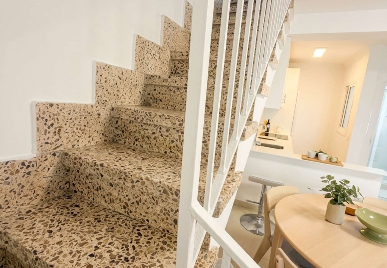 Radhus i Nerja - Casa Chica: Semesterhus med privat takterrass på Calle Cristo, Nerja