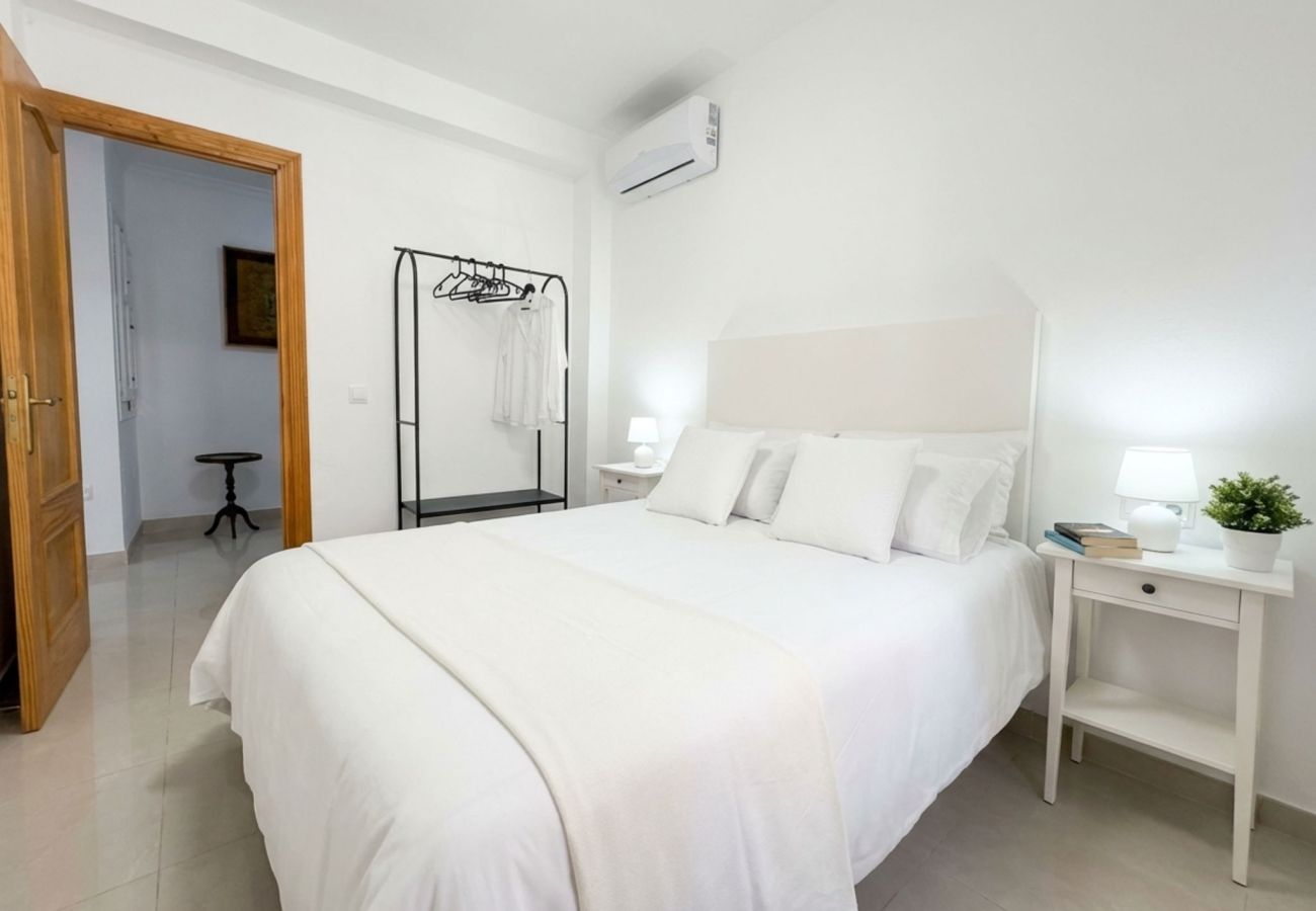 Radhus i Nerja - Casa Chica: Semesterhus med privat takterrass på Calle Cristo, Nerja