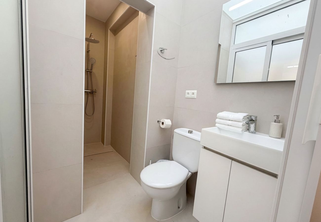 Radhus i Nerja - Casa Chica: Semesterhus med privat takterrass på Calle Cristo, Nerja