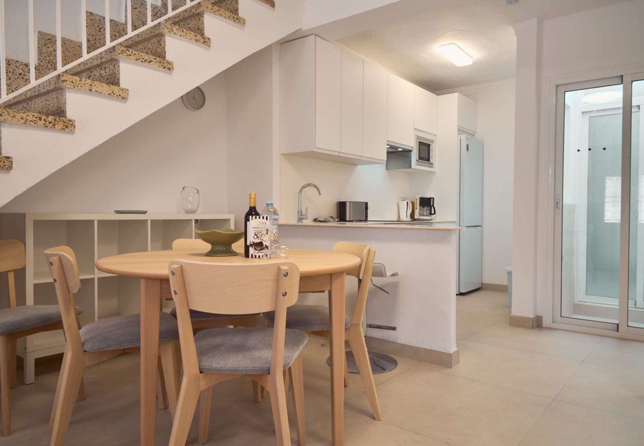 Radhus i Nerja - Casa Chica: Semesterhus med privat takterrass på Calle Cristo, Nerja